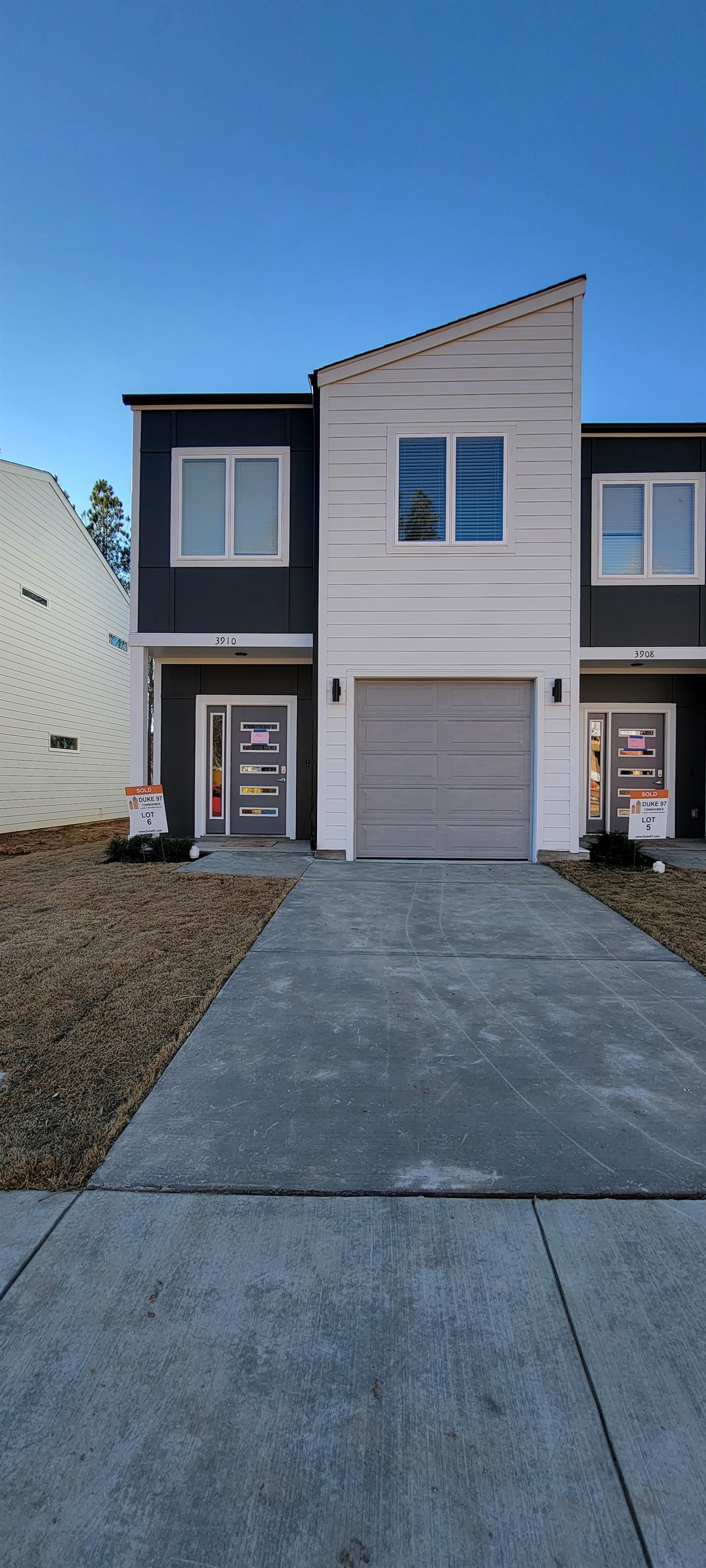 3915 Convergence St - 1