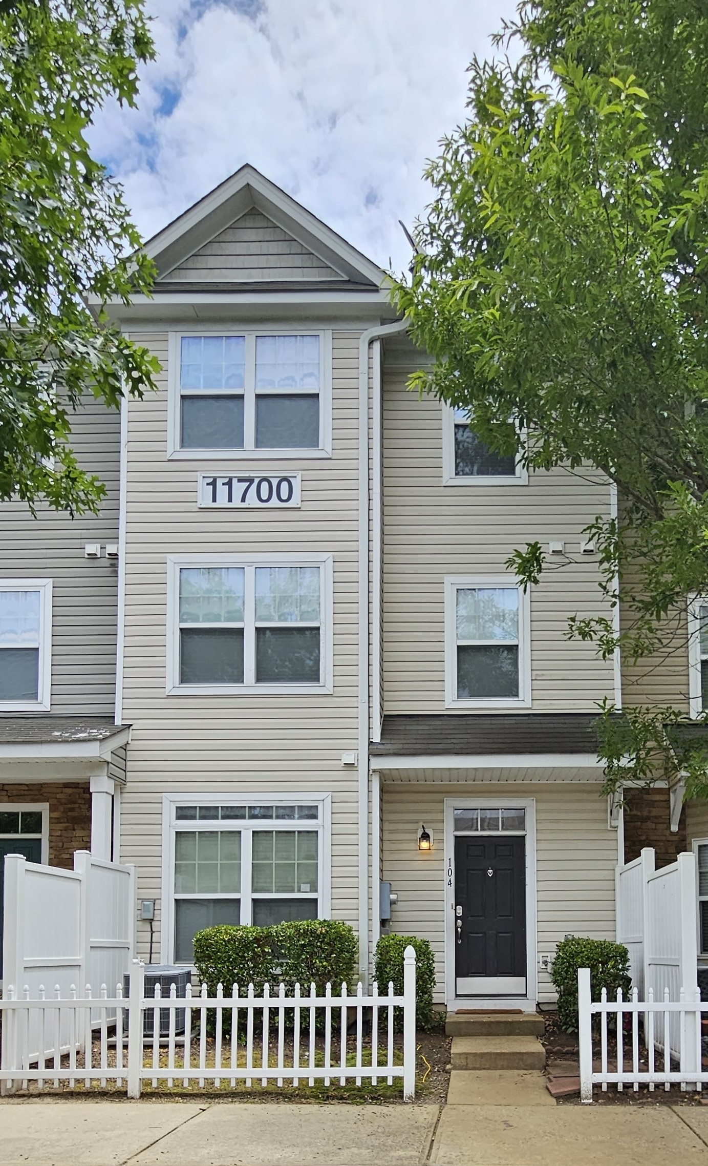11700 Coppergate Dr - 104