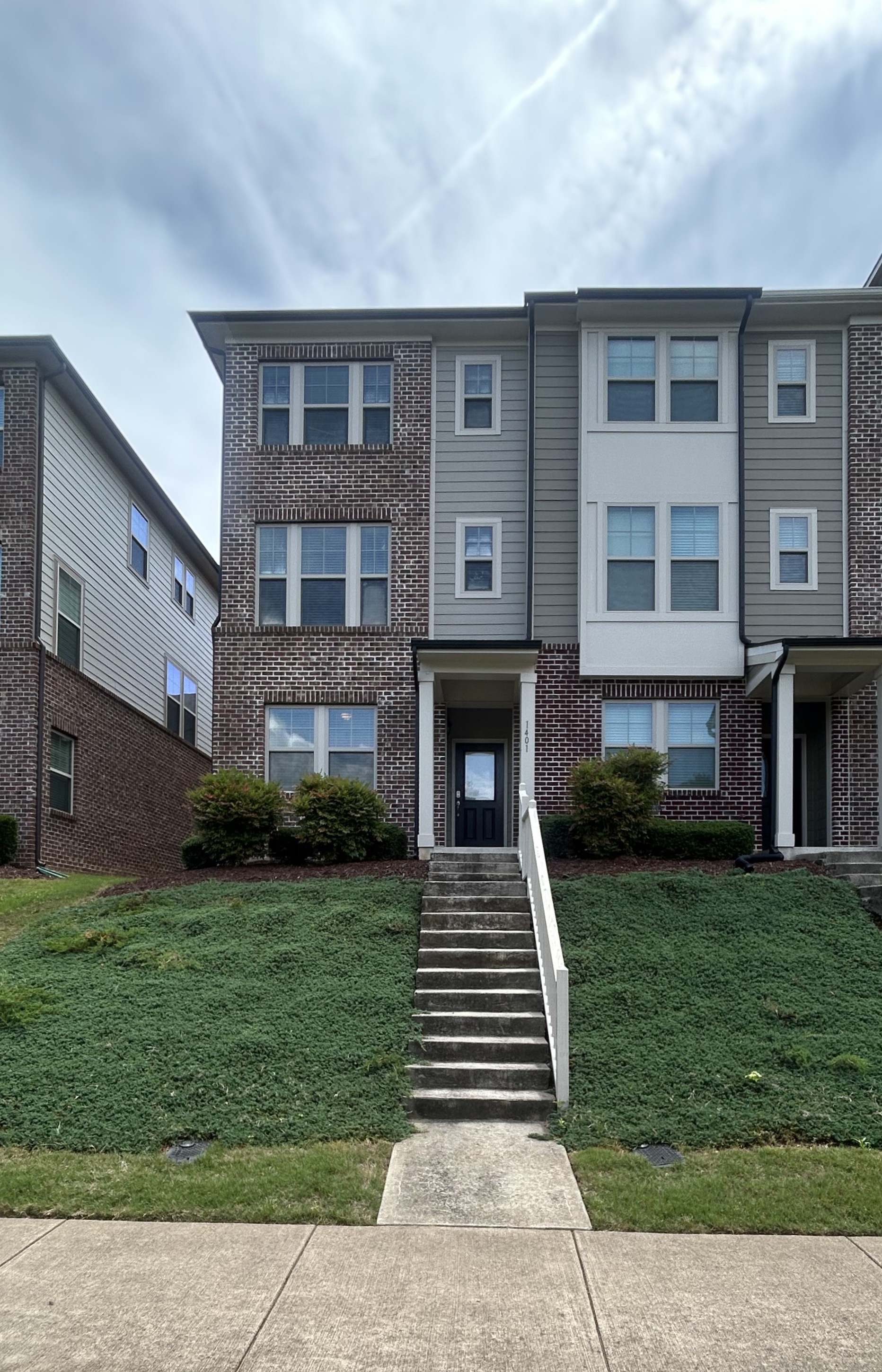 1401 Town Home Dr - 1